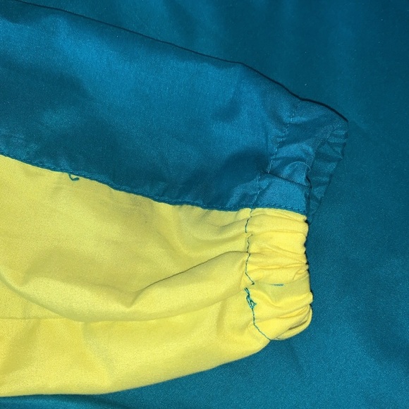 Gently Loved Brooklyn 100% Polyester Unisex Windbreaker Hoodie *No Drawstrings* - Picture 7 of 12